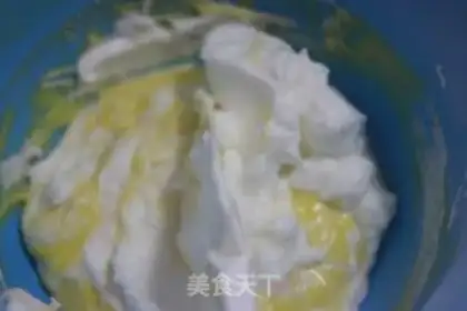 Make Honey Red Bean Qi Feng Cake Roll step 7