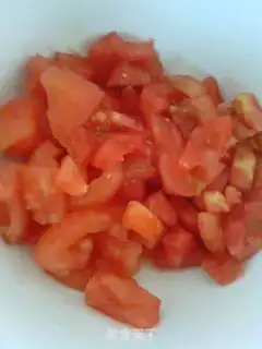 Make tomato scrambled eggs step 1