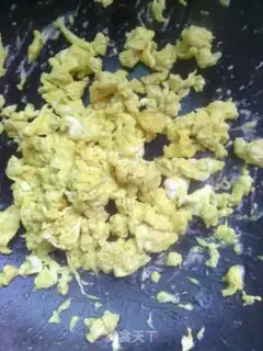 Make tomato scrambled eggs step 2