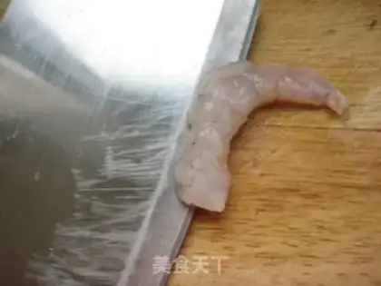 Make stir-fried shrimps with Chinese toon step 1