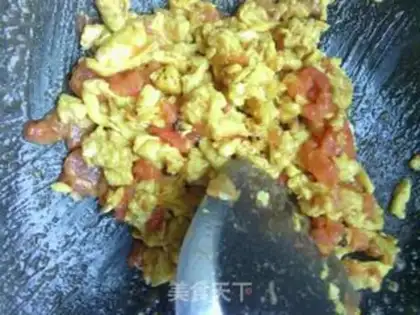 Make tomato scrambled eggs step 5