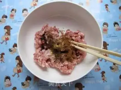 Make Fresh meat wonton step 1
