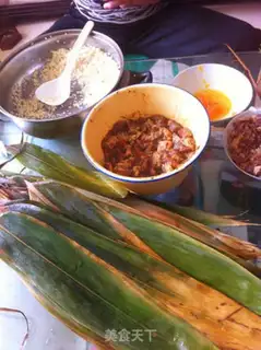 Make Egg yolk fresh meat rice dumplings step 3