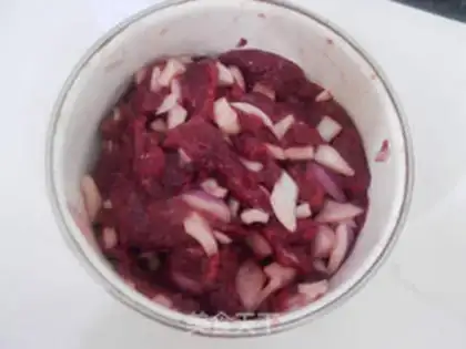 Make Stewed beef with onions step 3