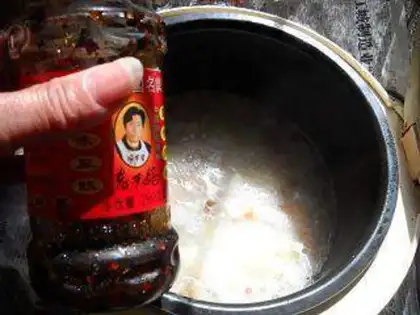 Make braised noodles with preserved skin and radish step 6