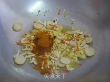 Make Curry fried rice noodles step 4