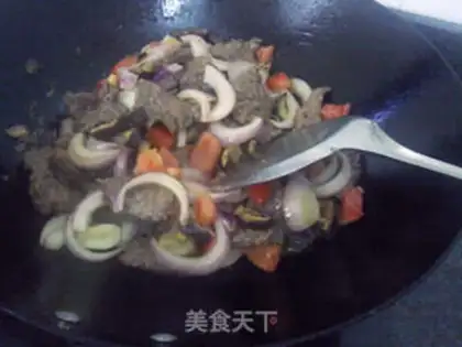 Make Stewed beef with onions step 8