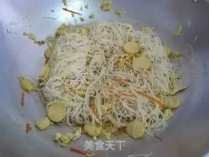 Make Curry fried rice noodles step 5