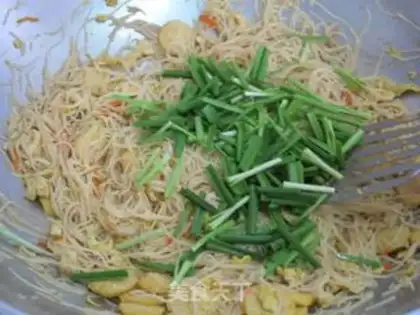 Make Curry fried rice noodles step 6
