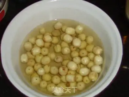 Make Longan lotus seed and honey glutinous porridge step 0