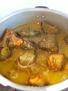 Make Egg yolk fresh meat rice dumplings step 15