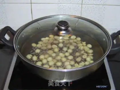Make Longan lotus seed and honey glutinous porridge step 4