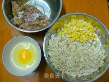 Make Three-colored chicken leg mushroom pork dumplings step 5