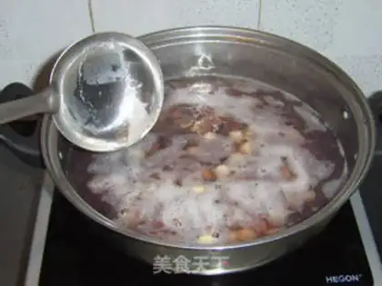 Make Longan lotus seed and honey glutinous porridge step 5