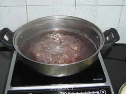 Make Longan lotus seed and honey glutinous porridge step 6
