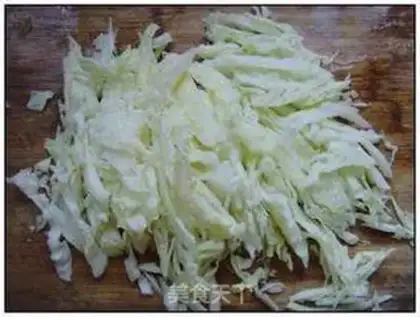 Make Fried pancakes with shredded pork step 1