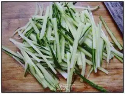 Make Fried pancakes with shredded pork step 2