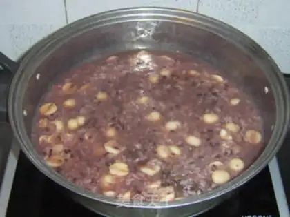 Make Longan lotus seed and honey glutinous porridge step 10