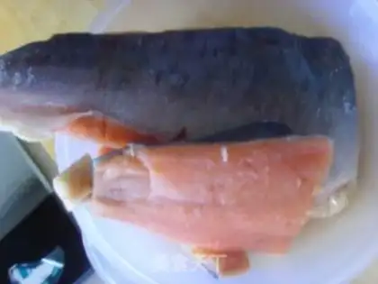 Make Braised salmon strips with green onions step 0