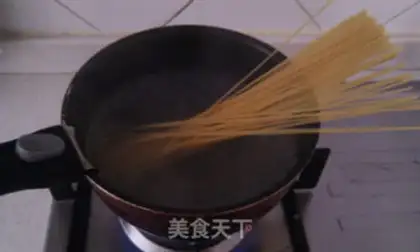 Make macaroni with onion step 2