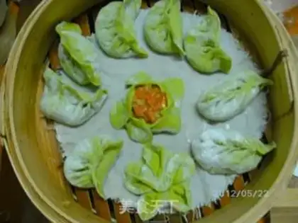 Make Three-colored chicken leg mushroom pork dumplings step 11