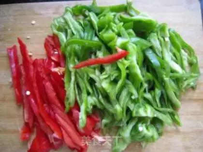 Make Shuixiang small stir-fried pork step 1