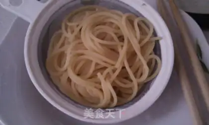 Make macaroni with onion step 3