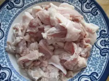 Make Shuixiang small stir-fried pork step 2