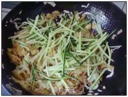 Make Fried pancakes with shredded pork step 11