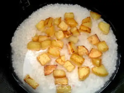 Make Crispy rice with black pepper and potatoes step 7
