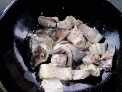 Make Home-cooked fish with pickled cabbage step 0