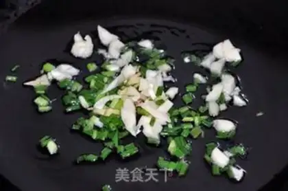Make Shuixiang small stir-fried pork step 6