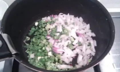 Make macaroni with onion step 8