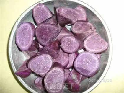 Make Three-colored rose steamed buns step 1