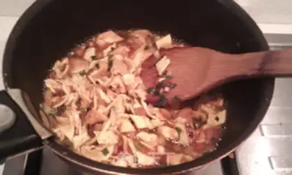 Make macaroni with onion step 11
