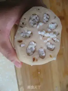 Make Osmanthus glutinous rice lotus root step 5