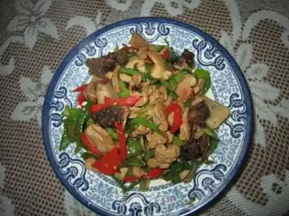 Make Shuixiang small stir-fried pork step 11