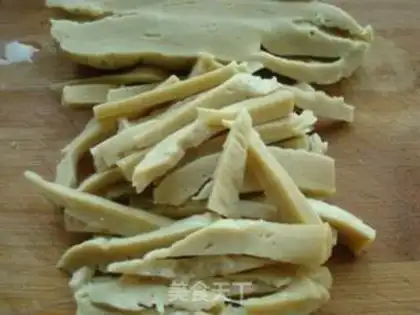 Make stir-fried shredded pork with gluten step 1
