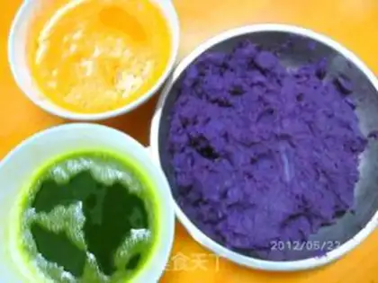 Make Three-colored rose steamed buns step 3