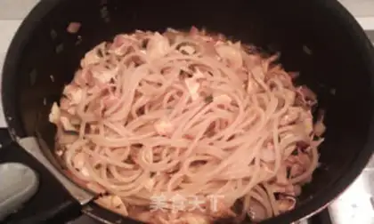 Make macaroni with onion step 13
