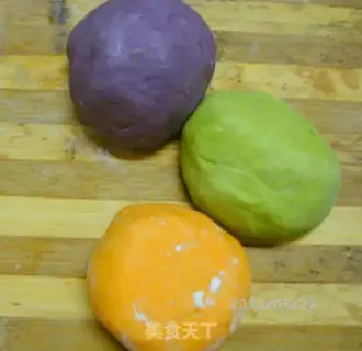 Make Three-colored rose steamed buns step 5