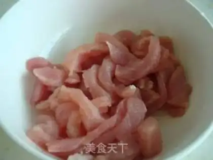 Make stir-fried shredded pork with gluten step 3