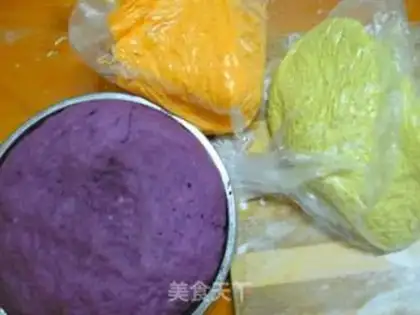 Make Three-colored rose steamed buns step 6