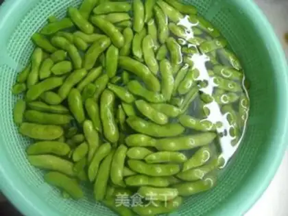 Make Spicy edamame step 0