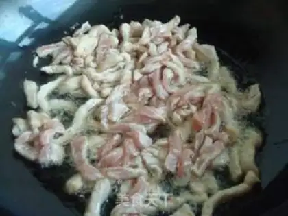 Make stir-fried shredded pork with gluten step 5