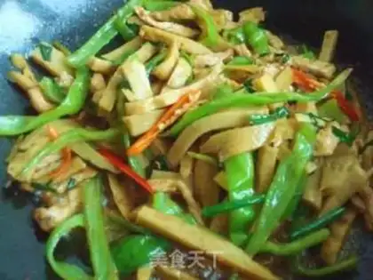 Make stir-fried shredded pork with gluten step 10