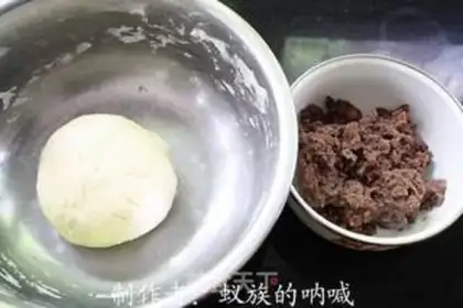 Make Hot noodle bean paste cake step 0