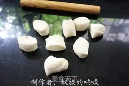 Make Hot noodle bean paste cake step 1