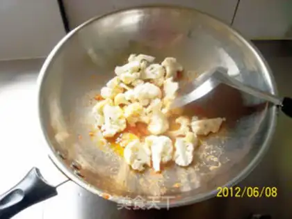 Make stir-fried belly crotch with tomato and cauliflower step 5