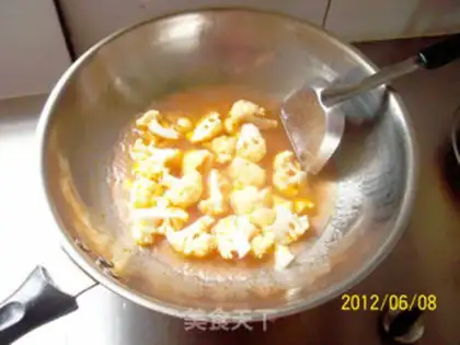 Make stir-fried belly crotch with tomato and cauliflower step 6